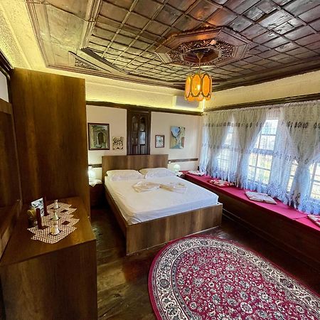 בראט Restaurant & Guest House Semani מראה חיצוני תמונה