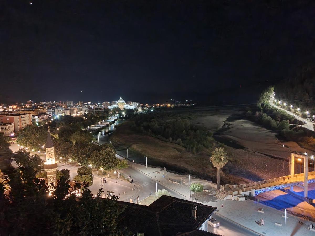 בראט Restaurant & Guest House Semani מראה חיצוני תמונה