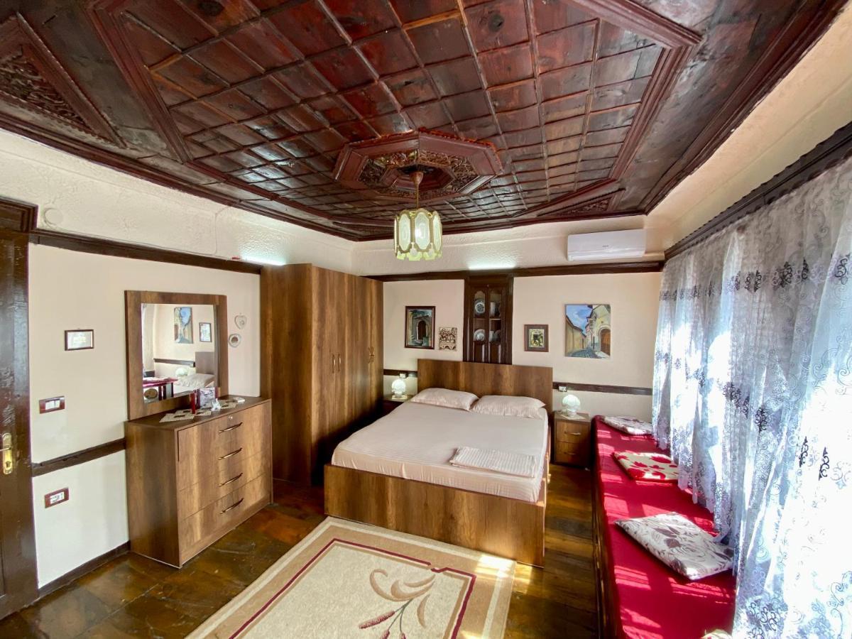בראט Restaurant & Guest House Semani מראה חיצוני תמונה