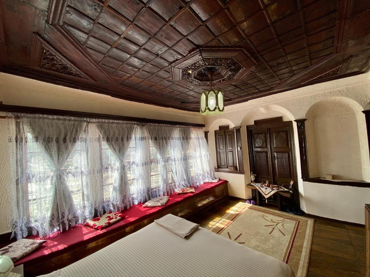בראט Restaurant & Guest House Semani מראה חיצוני תמונה