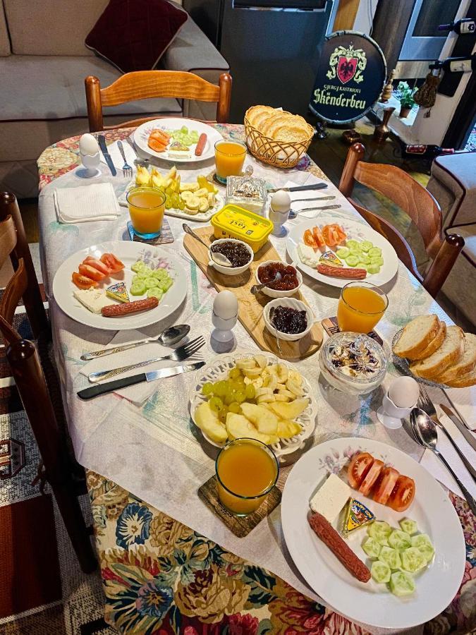 בראט Restaurant & Guest House Semani מראה חיצוני תמונה