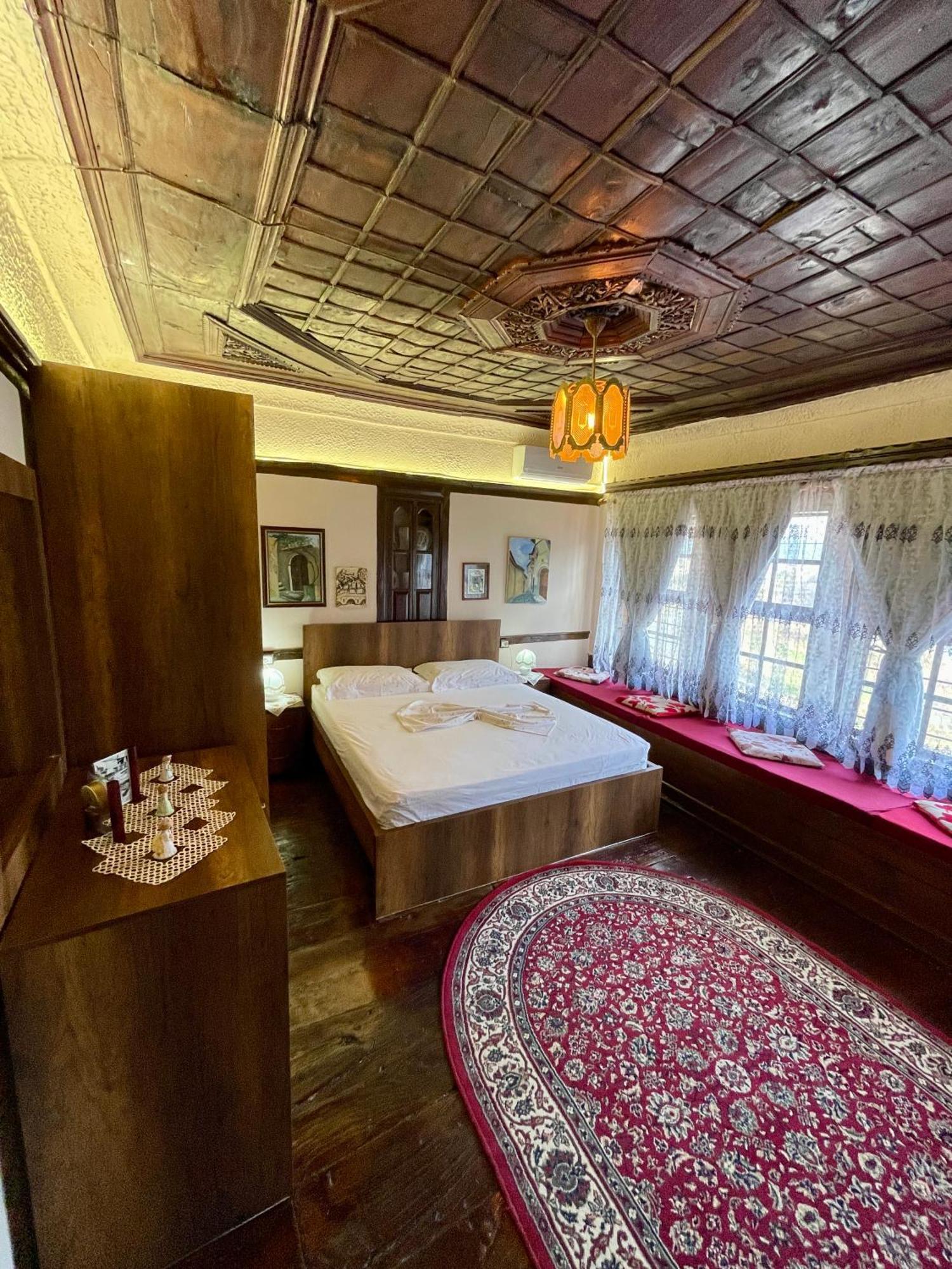 בראט Restaurant & Guest House Semani מראה חיצוני תמונה