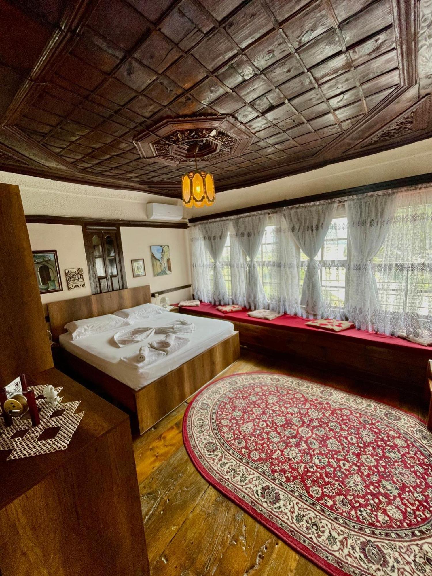 בראט Restaurant & Guest House Semani מראה חיצוני תמונה
