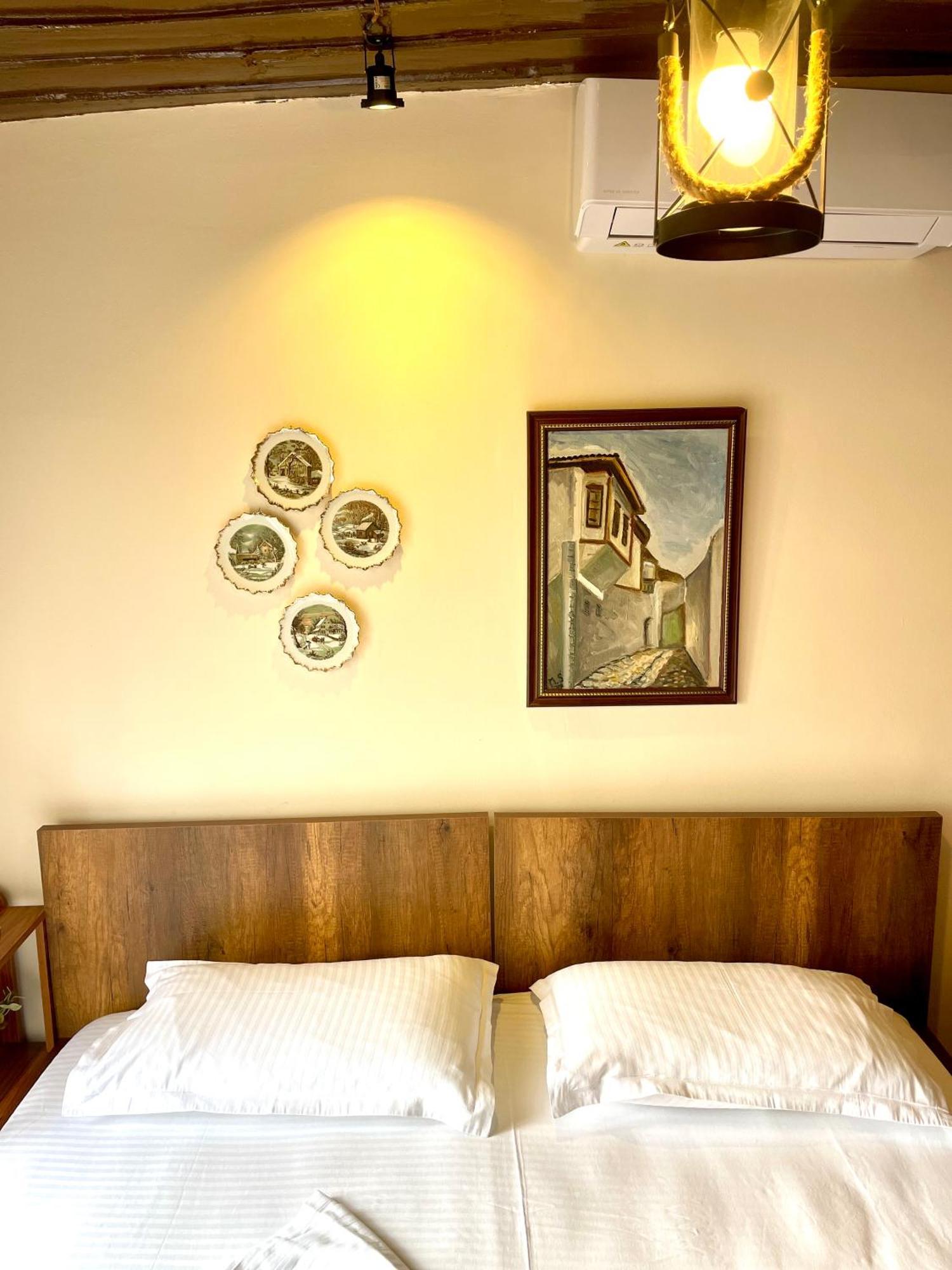 בראט Restaurant & Guest House Semani מראה חיצוני תמונה
