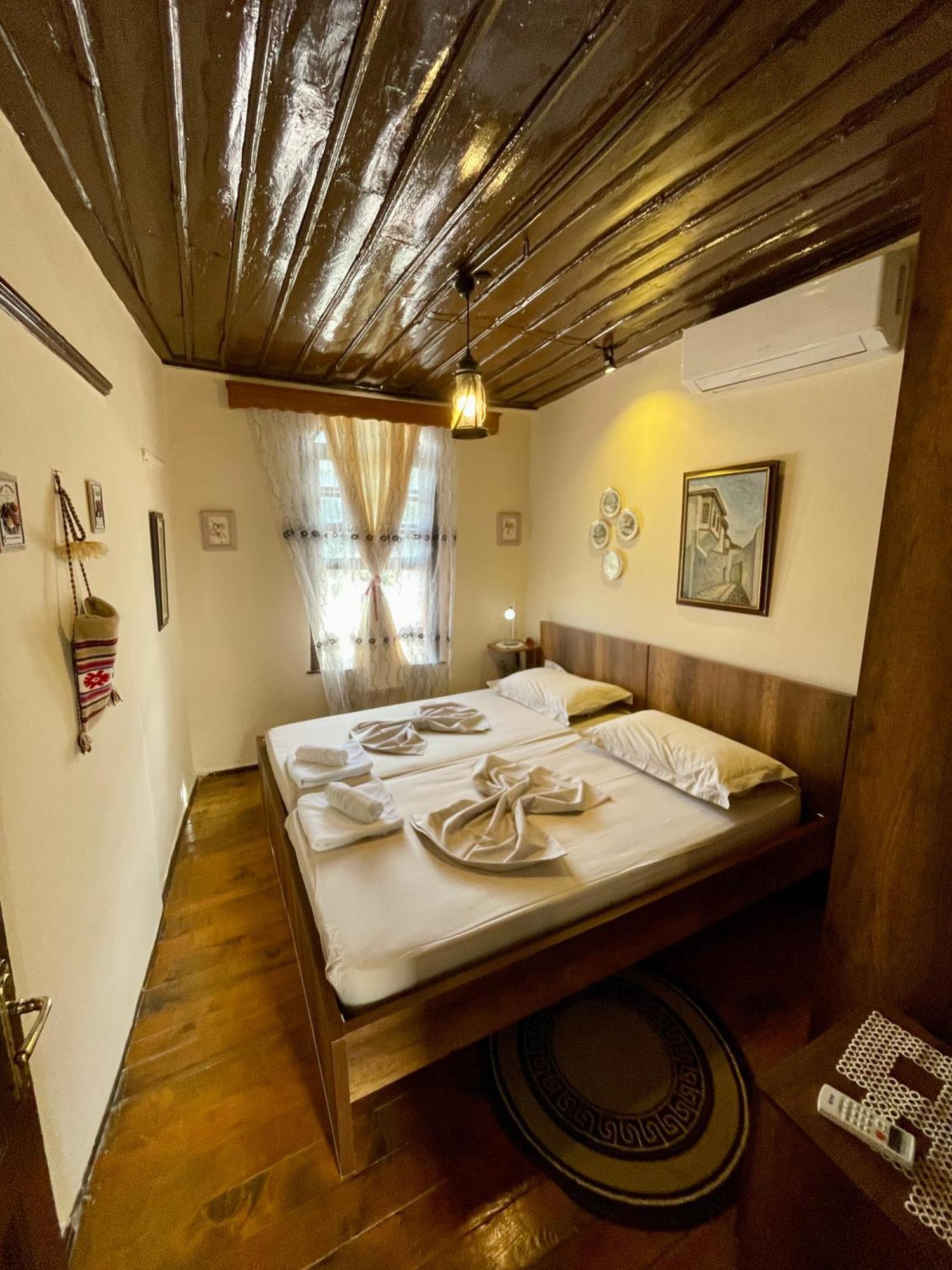 בראט Restaurant & Guest House Semani מראה חיצוני תמונה