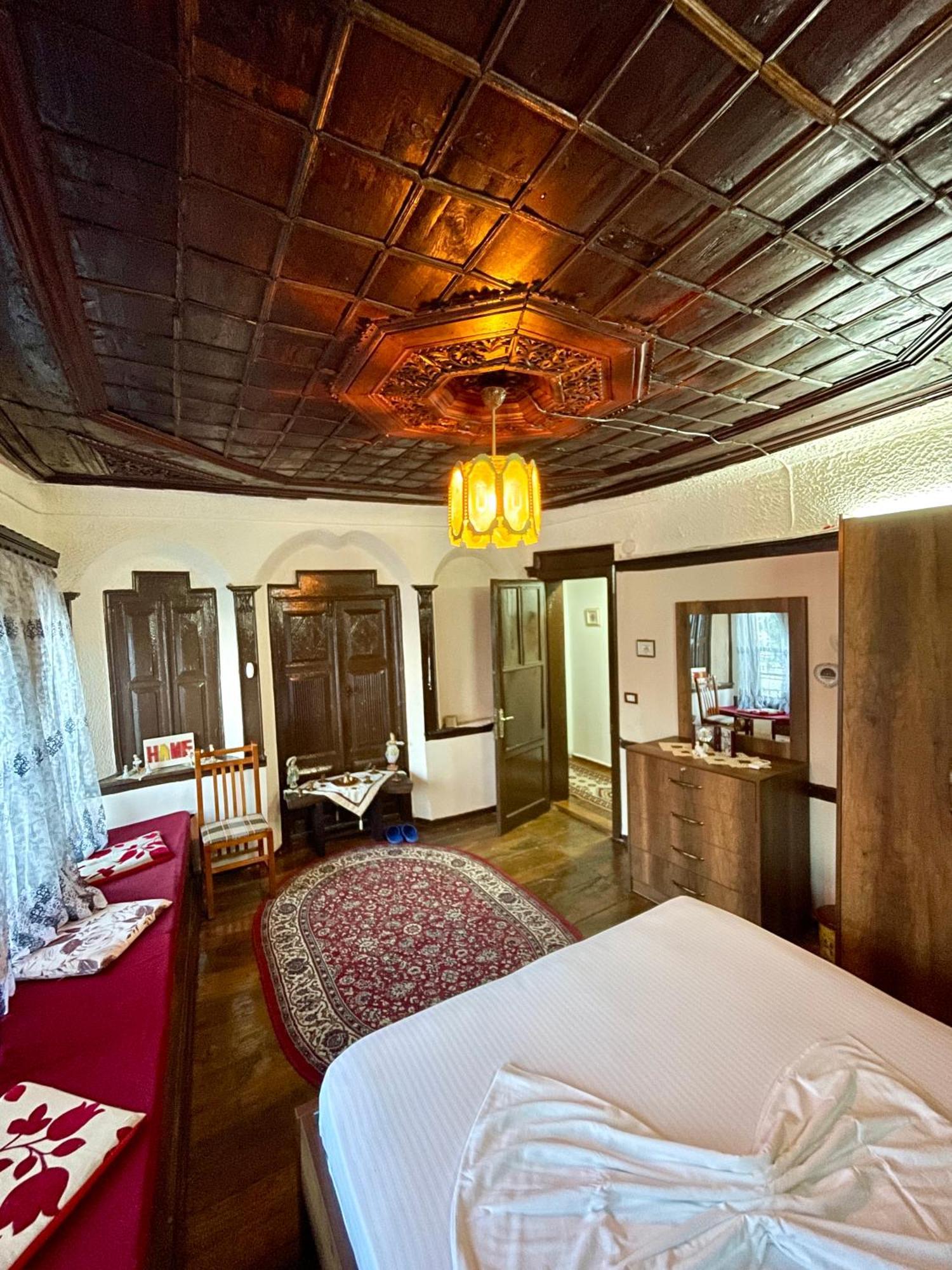 בראט Restaurant & Guest House Semani מראה חיצוני תמונה