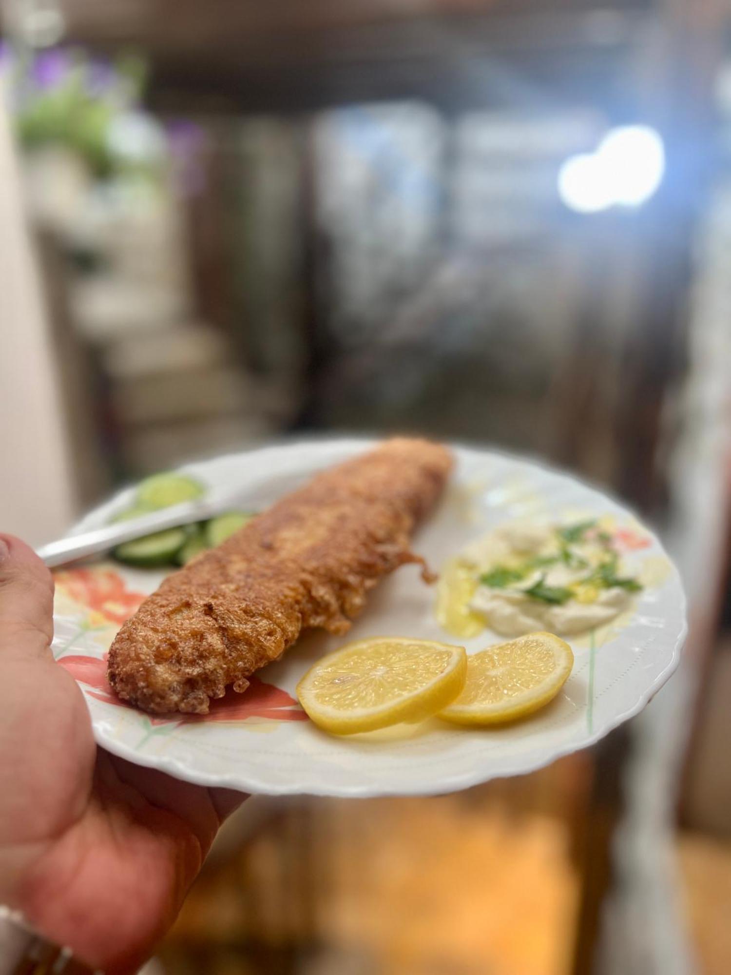 בראט Restaurant & Guest House Semani מראה חיצוני תמונה